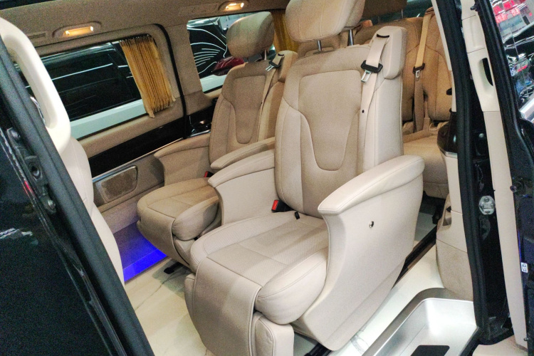 奔驰V级 2018款 V 260 尊贵版 国VI中控内饰21