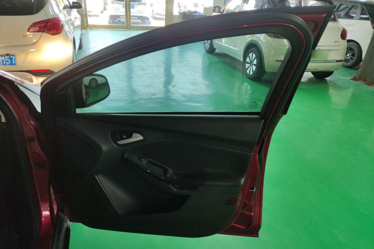 福特 福克斯 2017款 两厢 1.6L 自动风尚型智行版中控内饰42