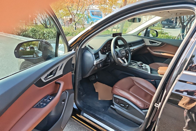 奥迪Q7 2019款 45 TFSI 舒适型中控内饰7005