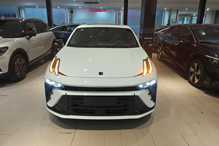 领克03 2025款 1.5TD DCT冠军版Pro车身外观2