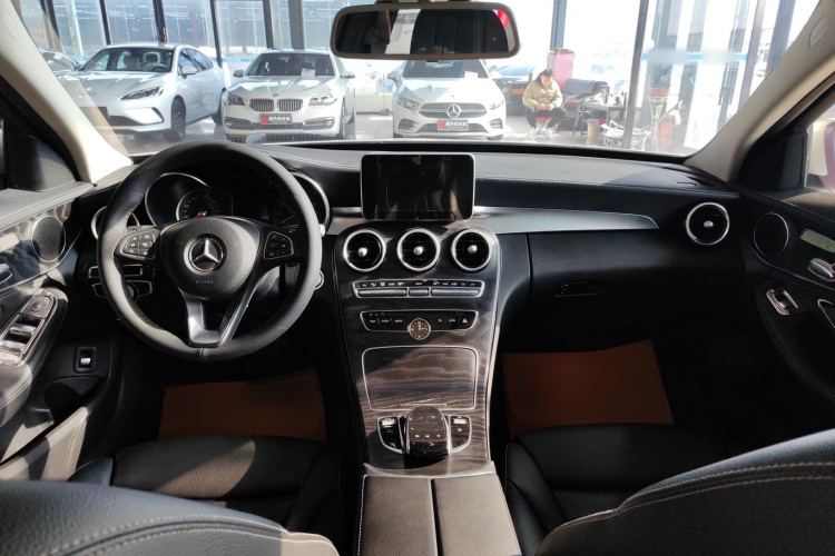 奔驰C级 2018款 C 200 L 运动版中控内饰12