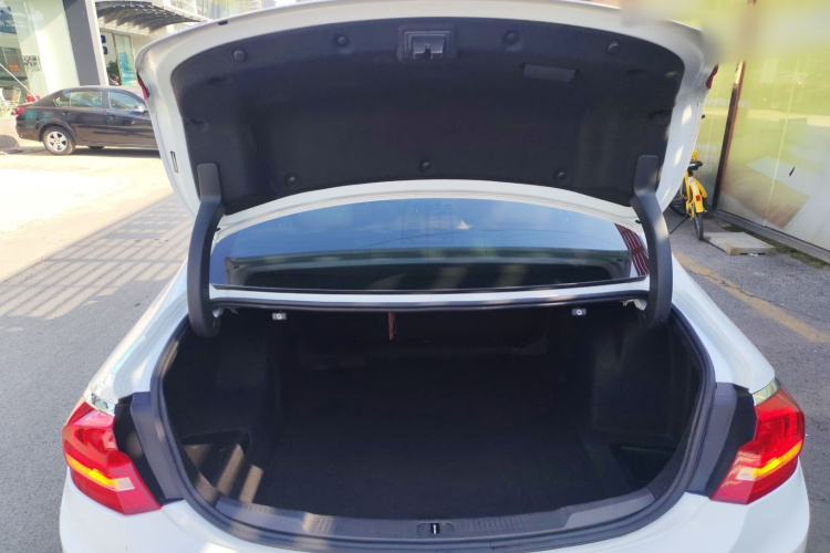 别克 君越 2016款 20T 精英型机舱底盘23