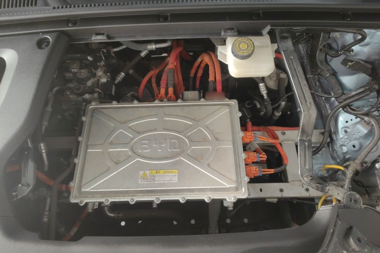 比亚迪 唐新能源 2024款 EV 冠军版 635KM 四驱旗舰型机舱底盘24