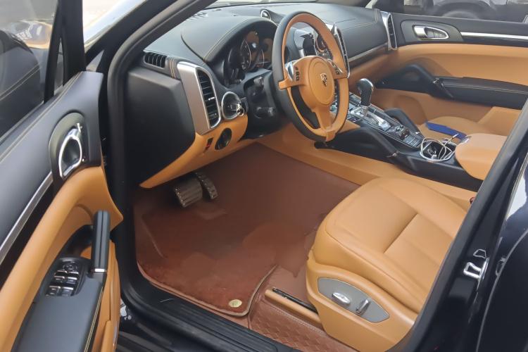 保时捷 2011款 Cayenne 3.0T中控内饰7003