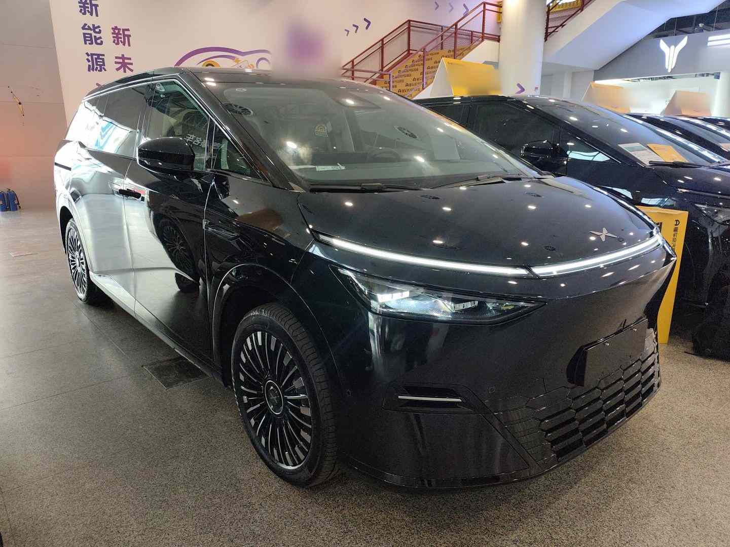 小鹏X9 2025款 纯电 740超长续航 Max(5)