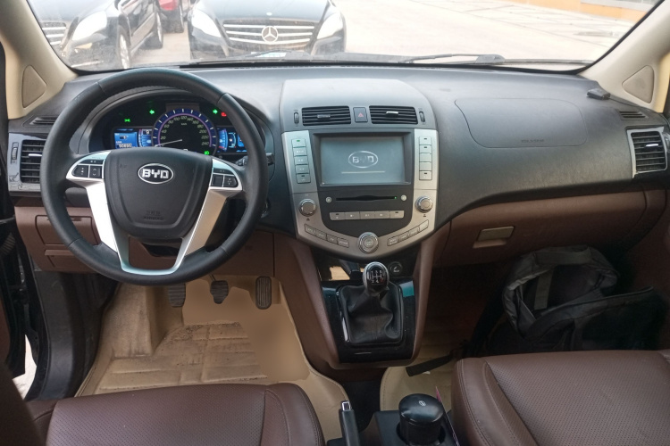 比亚迪S6 2014款 2.0L 手动豪华型 5座中控内饰7002