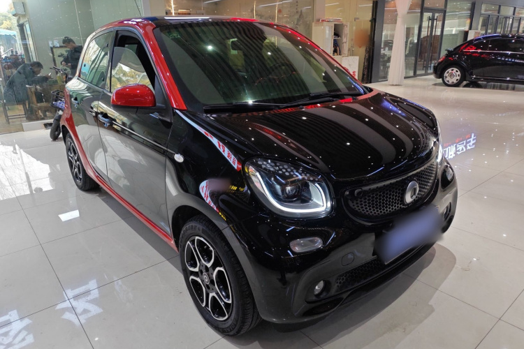 smart forfour 2016款 1.0L 52千瓦激情版车身外观6002