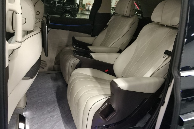 腾势D9 2024款 DM-i 980 四驱旗舰型中控内饰21