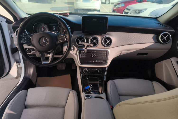 奔驰GLA 2016款 GLA 200 动感型中控内饰7002