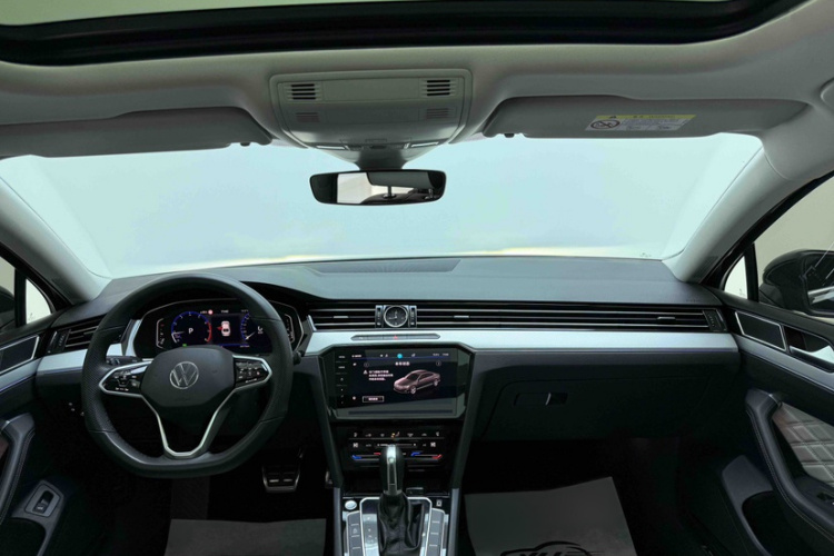 大众 迈腾 2023款 200万辆纪念版 330TSI DSG豪华型中控内饰7003