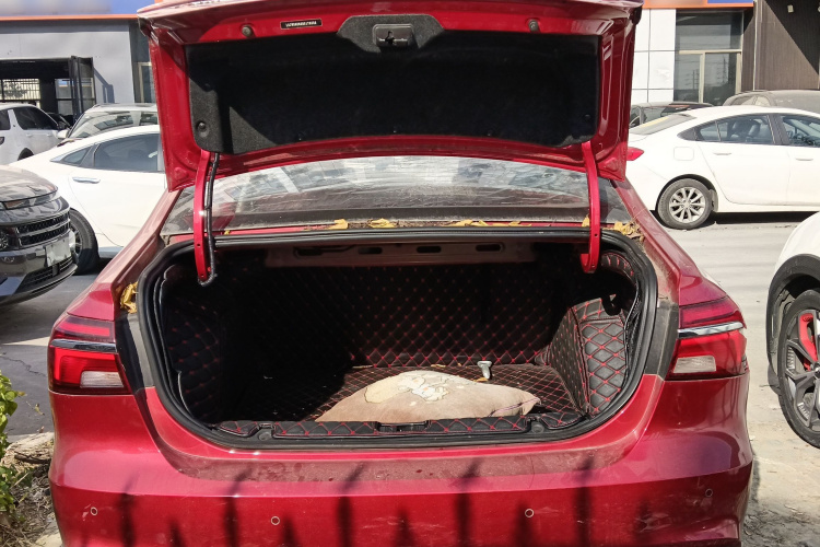 荣威i6 2017款 20T 自动旗舰版机舱底盘23