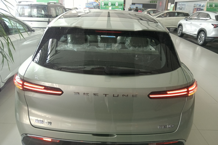 奔腾 悦意03 2025款 565km 臻享版车身外观6