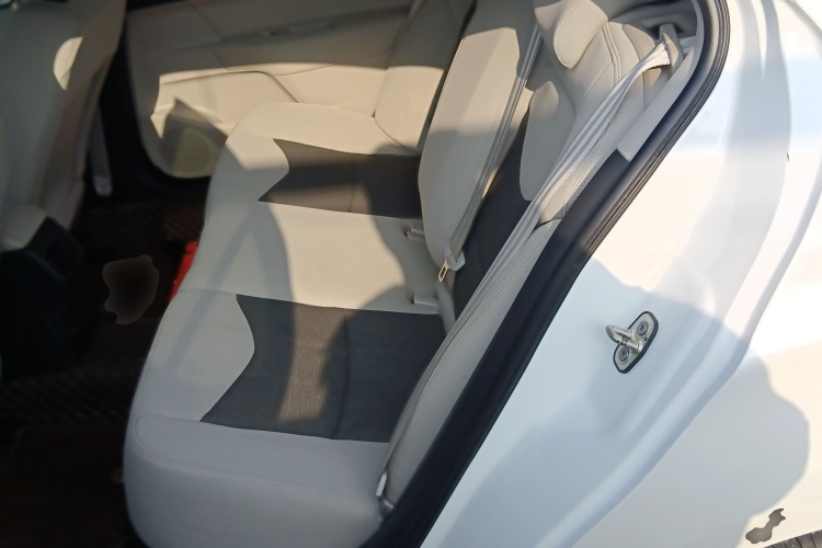 雪铁龙C4L 2015款 1.8L 手动领先版中控内饰7004