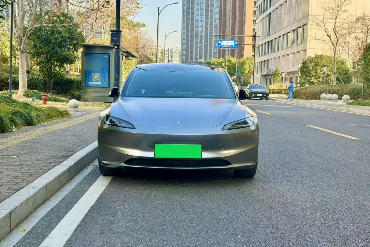 特斯拉 Model 3 2023款 后轮驱动版车身外观6004