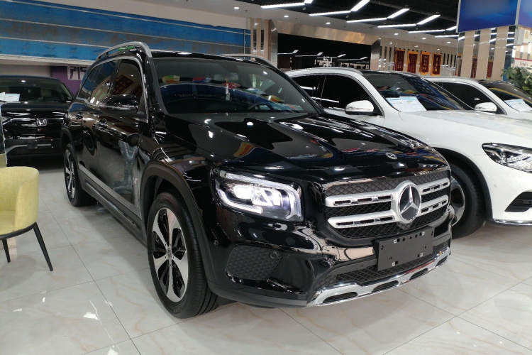 奔驰GLB 2023款 GLB 220 时尚型车身外观3