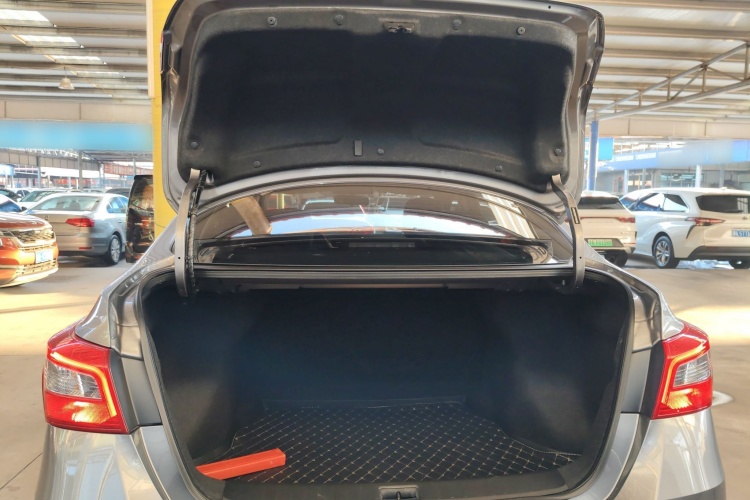 日产 轩逸 2022款 经典 1.6XE CVT舒适版机舱底盘23