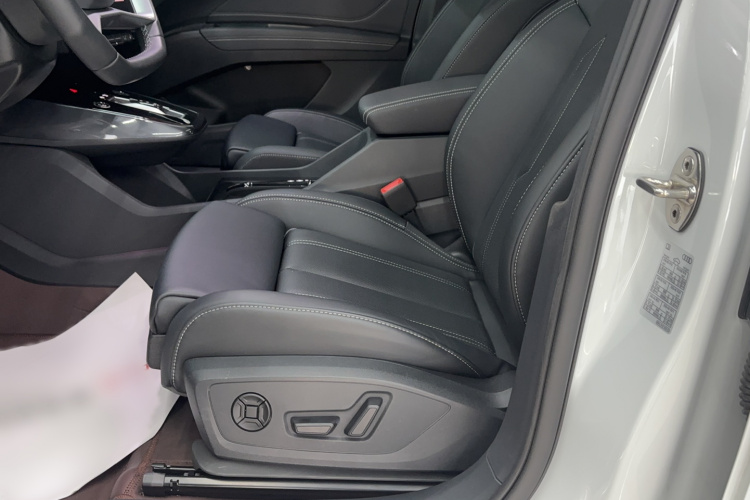 奥迪Q4 e-tron 2024款 50 e-tron quattro 创境曜夜版局部细节19