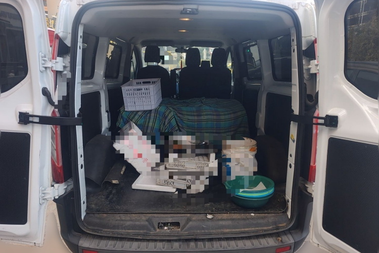 福特 全顺 2019款 2.0T柴油多功能商用车短轴低顶6座国VI中控内饰23