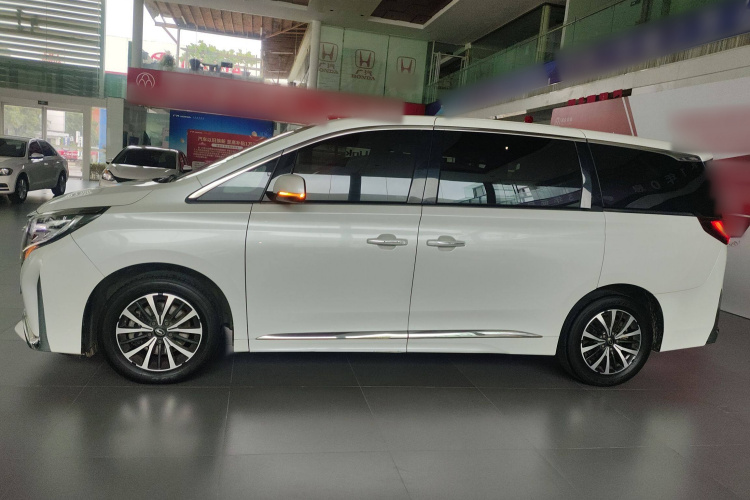 广汽传祺 传祺M8 2023款 领秀系列 390T 豪华版车身外观4