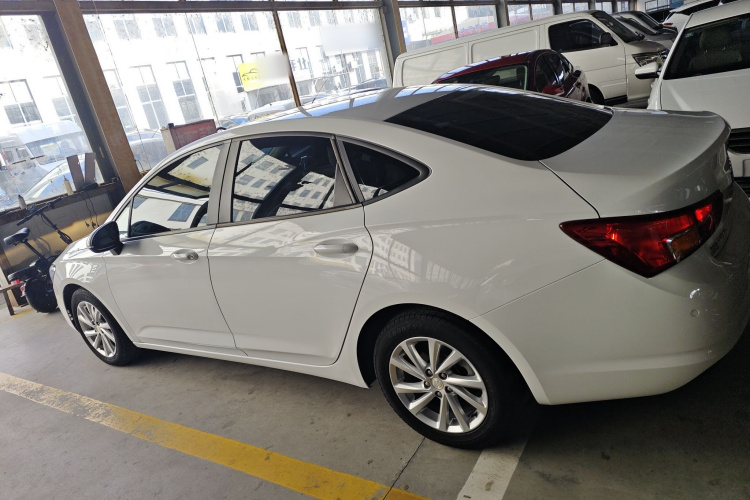 别克 威朗 2019款 三厢 15S 自动进取型车身外观4