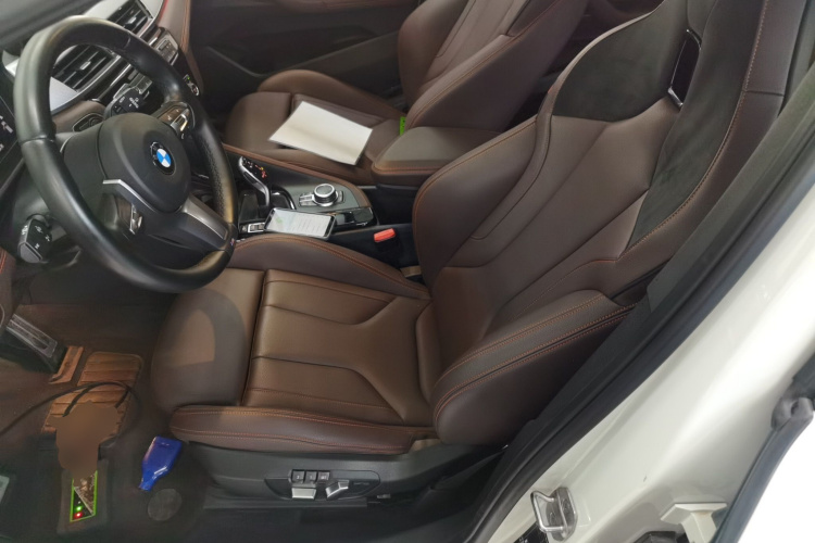 宝马X2 2021款 改款 sDrive25i 曜夜版中控内饰19