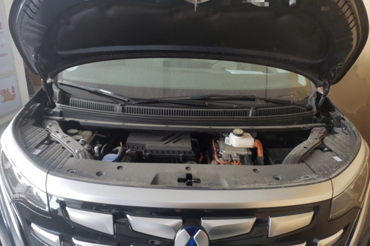 腾势D9 2022款 DM-i 1040 尊贵型机舱底盘24