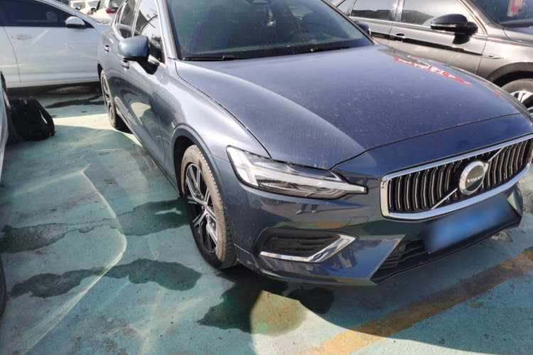 沃尔沃S60 2023款 B4 智逸豪华版车身外观3