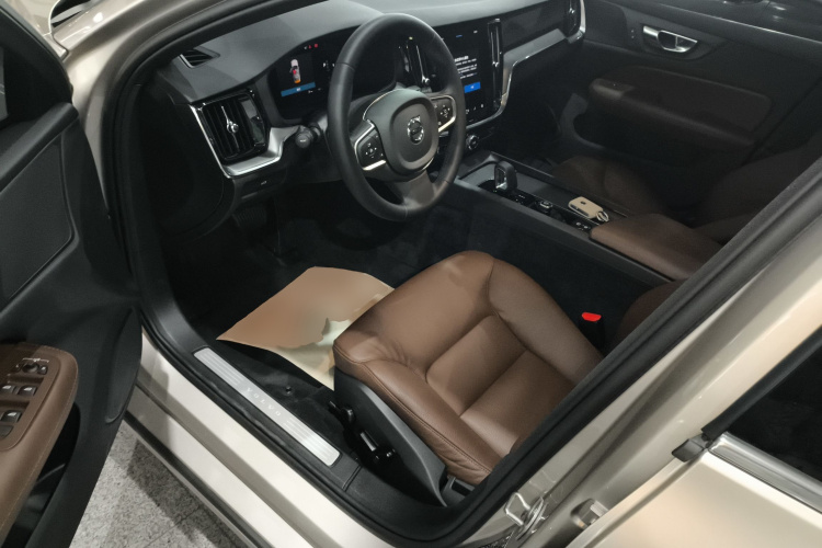 沃尔沃S60 2024款 B4 智逸豪华版中控内饰20