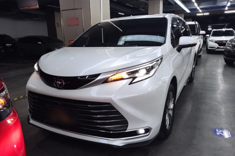 丰田 赛那SIENNA 2024款 2.5L混动 四驱尊贵版车身外观2