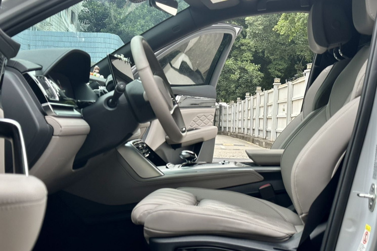 比亚迪 唐新能源 2024款 DM-i 荣耀版 112KM 旗舰型中控内饰7001