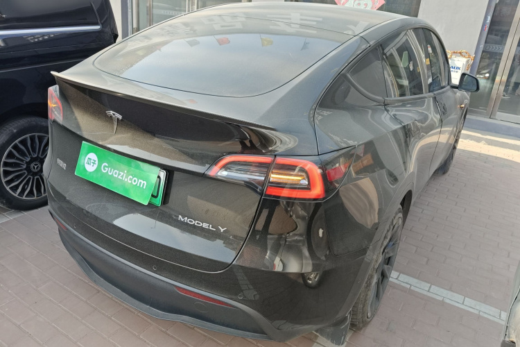 特斯拉 Model Y 2021款 标准续航后驱版车身外观7