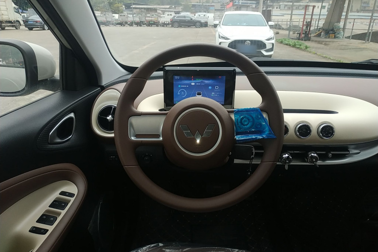 五菱汽车 五菱缤果 2024款 203km 轻享款中控内饰13