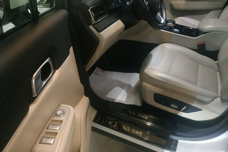 理想汽车 理想ONE 2021款 增程6座版中控内饰20