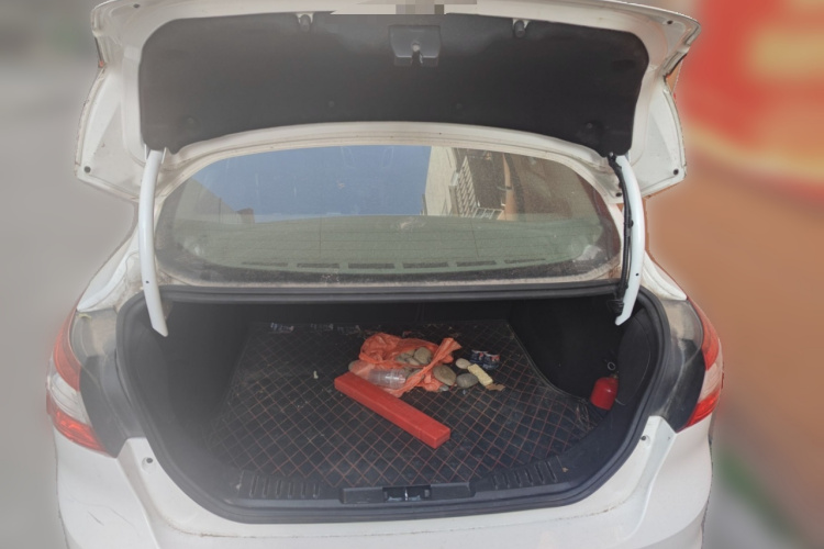 福特 福克斯 2012款 三厢 1.6L 手动舒适型中控内饰23