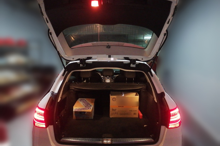 奔驰C级(进口) 2017款 改款 C 180 旅行轿车局部细节23