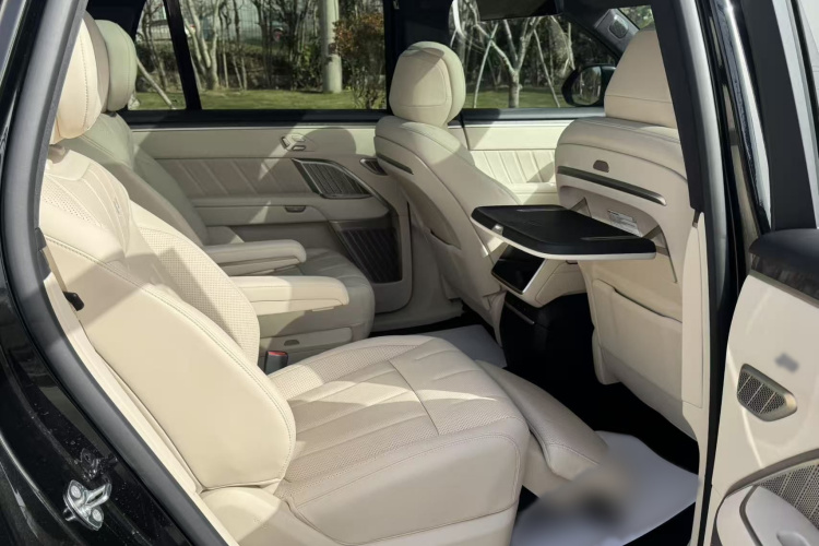 乐道L90 2025款 Max 六座版中控内饰7013