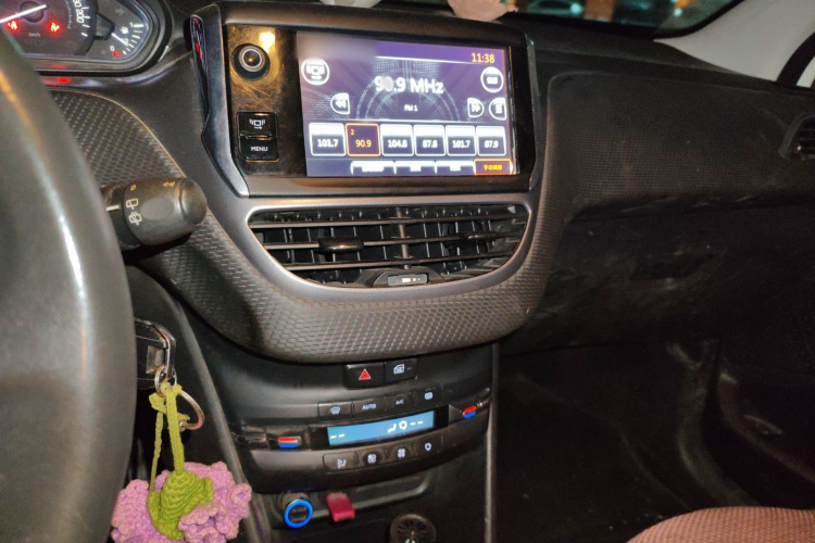 标致2008 2014款 1.6L 自动时尚版局部细节16