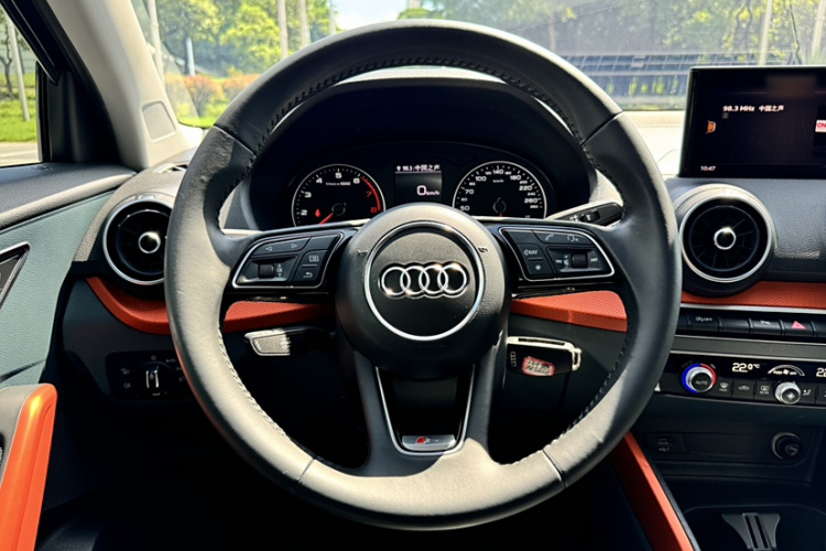 奥迪Q2L 2018款 35 TFSI 时尚致雅型 国V中控内饰7007