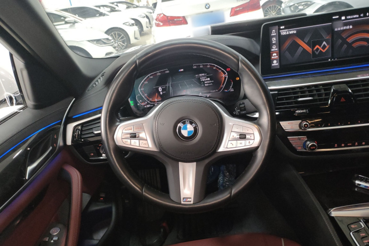 宝马5系 2022款 改款二 525Li M运动套装中控内饰13