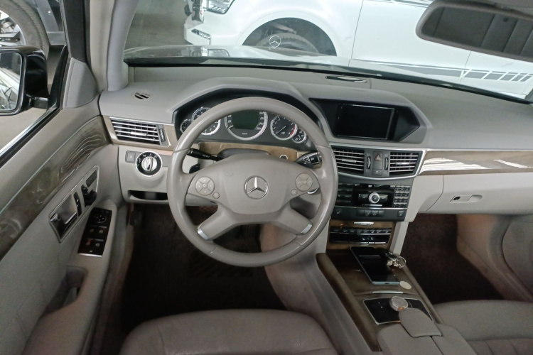 奔驰E级(进口) 2009款 E 300 优雅型局部细节13