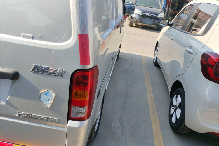 五菱汽车 五菱之光 2020款 1.2L 厢式运输车实用型 国VI 2座 LSI车身外观6006