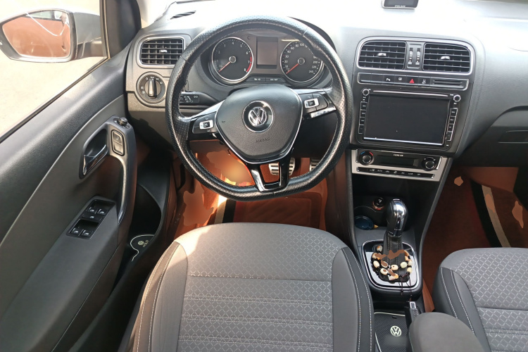 大众 2016款 1.6L Cross Polo 自动中控内饰13