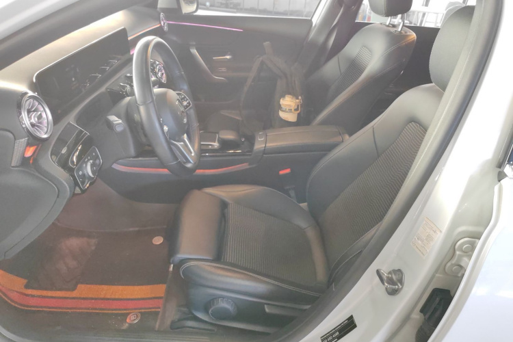 奔驰A级(进口) 2021款 A 200 动感型中控内饰19