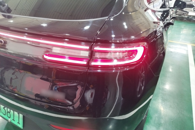 鸿蒙智行 问界M5 2022款 增程四驱至臻版车身外观9