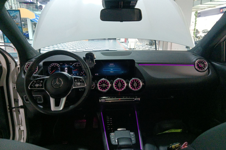 奔驰GLA 2022款 GLA 220 4MATIC中控内饰12