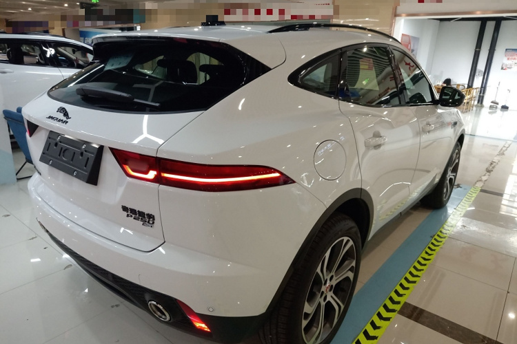 捷豹E-PACE 2024款 耀黑运动版 R-DYNAMIC SE BLACK车身外观7