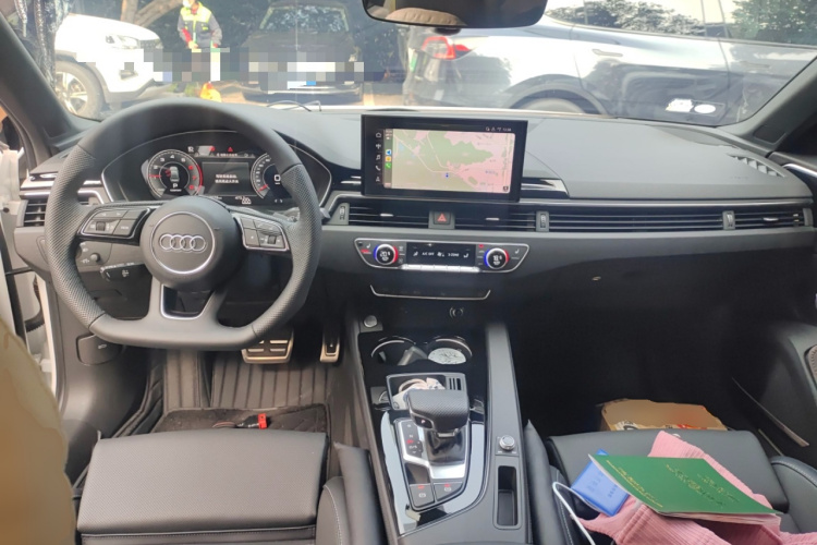 奥迪A4L 2024款 40 TFSI 豪华动感型(星夜版)中控内饰12