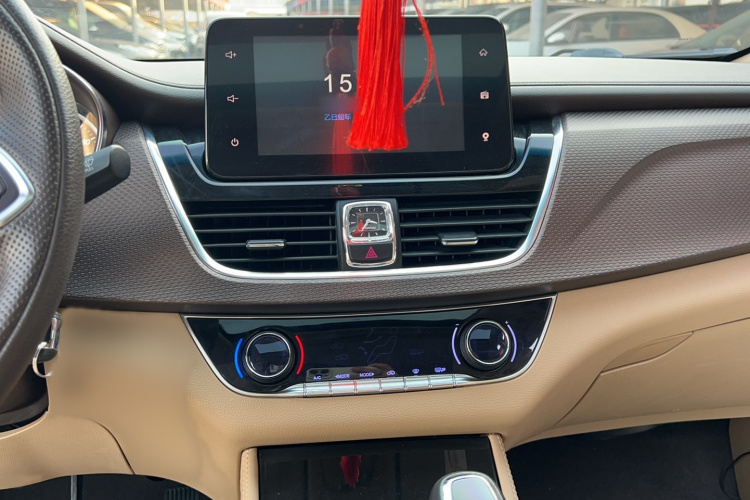 宝骏730 2017款 1.8L iAMT豪华型 7座局部细节16