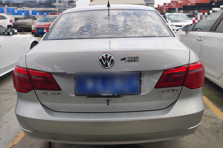 大众 捷达 2013款 1.6L 手动时尚型车身外观6