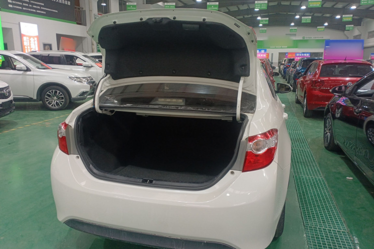 丰田 雷凌 2015款 1.6E CVT新锐版机舱底盘23